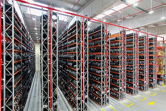 Warehouse for 10,000 tyres with adjustable and VNA pallet racking for Recambios Frain (Video)